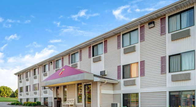 Super 8 Omaha M Street, Book Mini-hotel Hoteller i Omaha med parkering, Parkering