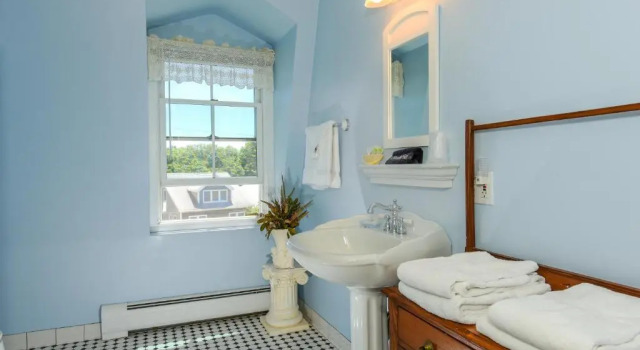 Люкс с видом на море Payne's Harbor View Inn
