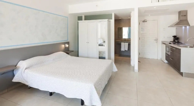 Студия Superior Aparthotel Puerto Cala Vadella