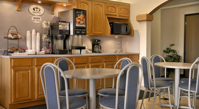 Clarion Pointe Prescott Valley, Забронировать Отель Прескотт-Вэлли штат Аризона