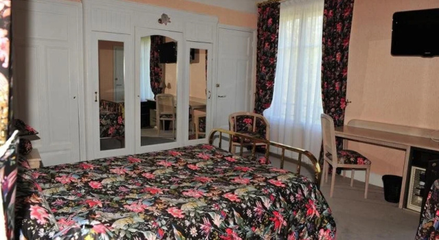 Hotel Bristol Thermal, Забронировать Отель Отели Бургундия-Франш-Конте с парковкой, Парковка