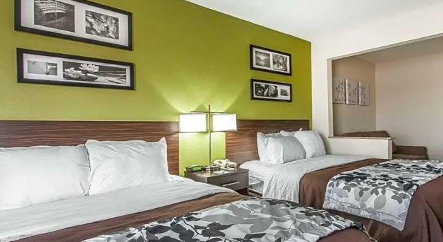 Четырёхместный люкс Tolani Hotel