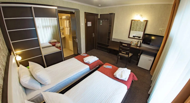 Двухместный номер Standard c 1 комнатой Kiev 365 Park Hotel