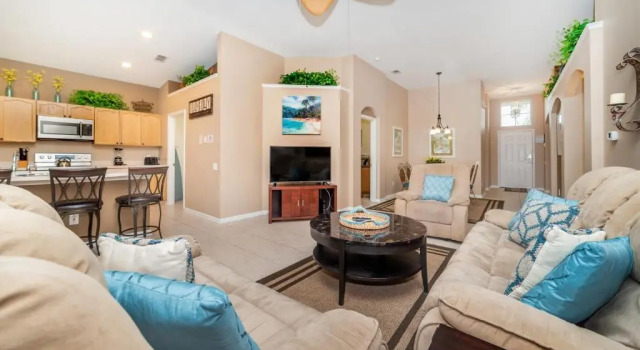 Коттедж Villa 8104 Fan Palm Way Windsor Palms