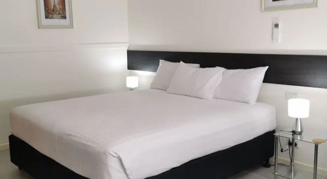 Номер Standard с видом на реку Gallery Motel