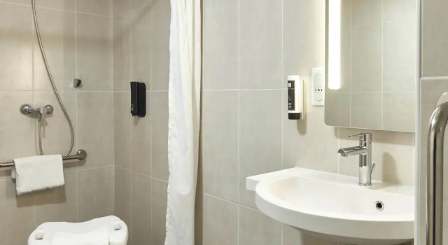 Двухместный номер Disabled Access B&B HOTEL Igny Palaiseau