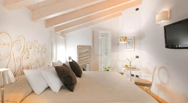 Affittacamere Boutique Room, Забронировать Бутик-отель Бутик-отели Вероны, рядом с Колонна Св. Марка, Бутик-отель