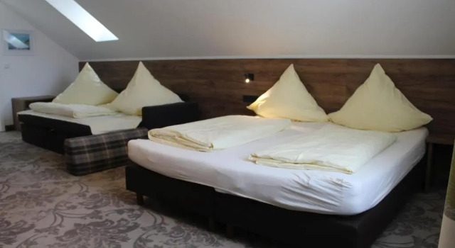 Четырёхместный номер Standard Hotel Häußler