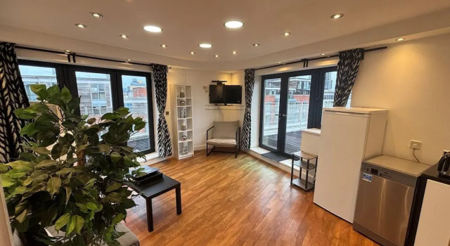Luxury Penthouse Apartment With Private Parking, Book Lejlighed Birmingham West Midlands
