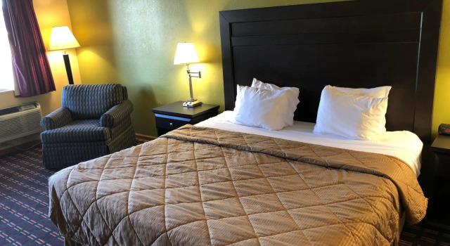 Americas Best Value Inn Maumee/Toledo, Book Hotel Hoteller i Maumee med parkering, Parkering