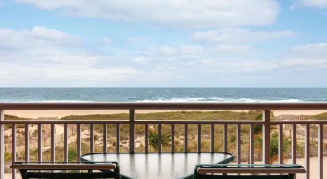 Четырёхместный номер Standard oceanfront Holiday Inn Ocean City by IHG