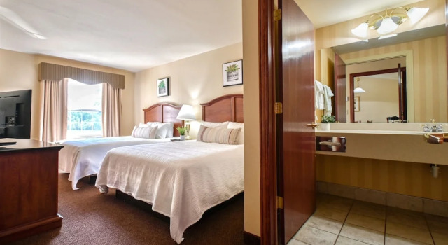 Полулюкс Four Seasons Island Resort