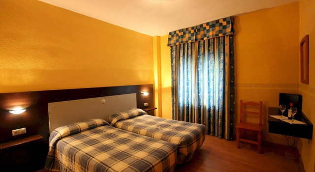 Hotel Fénix, Забронировать Отель Рад Саламанка, рядом с Cueva de Salamanca