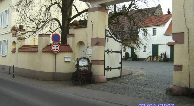 Weingut  Gstehaus Bernhard-Rder, Varaa Hotelli Flomborn 