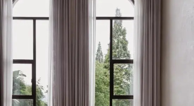 Кровать в общем номере с 6 комнатами Tasha Dudo Amor Private Tang Castle Homestay (Moganshan Branch)