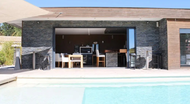 Mas des cigales, Rezerwuj Bed and Breakfast Hotele w Orgon z basenem, Basen