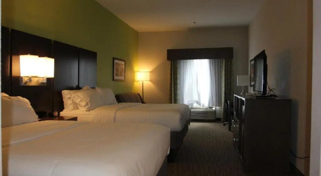 Четырёхместный номер Executive Holiday Inn Express & Suites Sweetwater by IHG