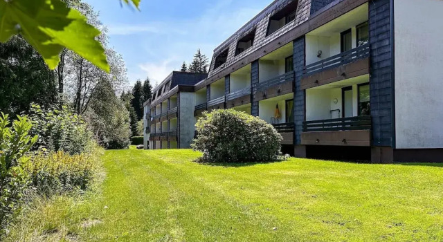 Flat With Balcony Near Golf Course in Winterberg, Забронировать Апартаменты/квартира Отели Винтерберг с парковкой, рядом с Трамплин "Св. Георг", Парковка