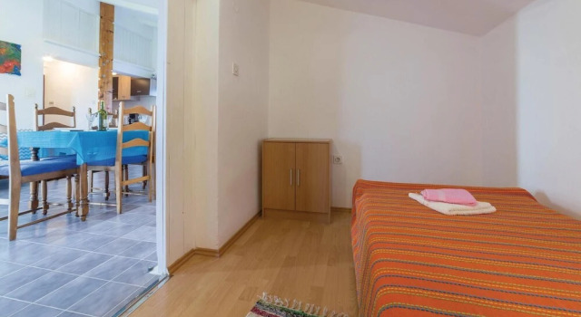 Awesome Home in Tar With Wifi and 3 Bedrooms, Book Hotel Hoteller i Tar med pool, Swimmingpool