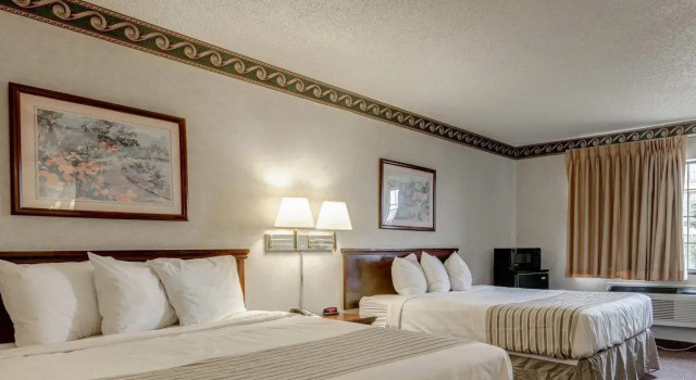 Четырёхместный номер Standard Econo Lodge Inn & Suites El Paso West