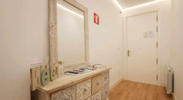 Estrena glamour guggenheim pinchos By urban hosts, Book Hotel Bilbao 