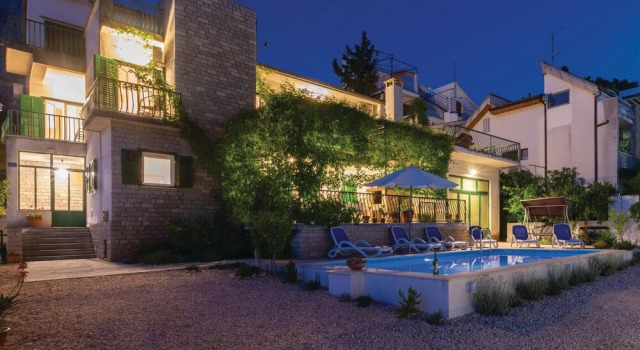 Amazing Home in Makarska With Wifi and 6 Bedrooms