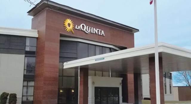 Tage Inn And Suites, Varaa Hotelli Hotellit New England uima-altaalla, Uima-allas