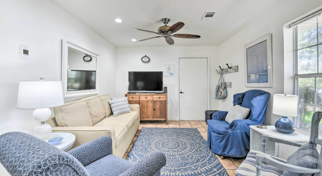 Emerald Coast Getaway w/ Yard - Steps to Beach!, Book Feriehus Santa Rosa Beach Emerald Coast