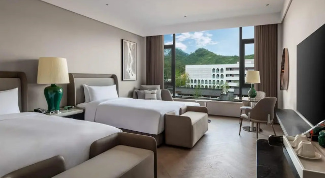 Четырёхместный номер Classic с видом на сад Intercontinental Maotai Town by IHG