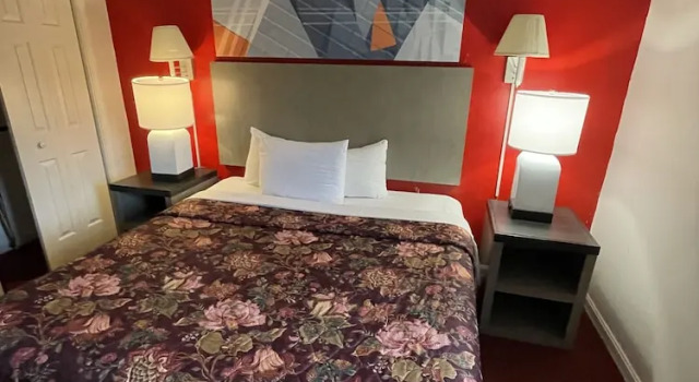 Двухместный люкс Gold Star Inn & Suites