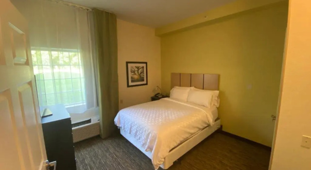Люкс Candlewood Suites Hattiesburg by IHG