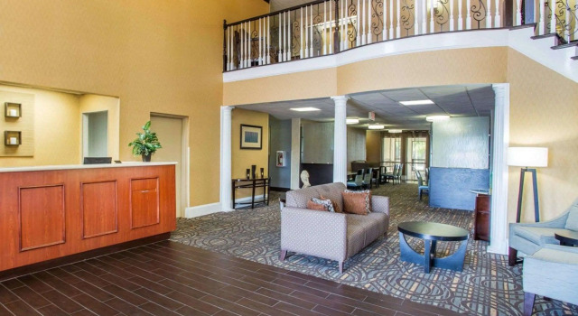 Comfort Inn & Suites at Stone Mountain