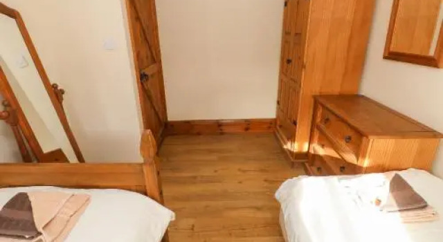 The Old Cow Barn, Book Hotel Laugharne Carmarthenshire