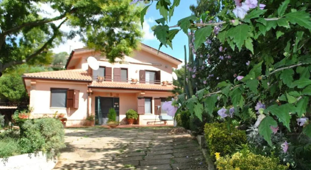 Вилла Villa Vallereale beautiful garden and private pool 9 km from Sperlonga
