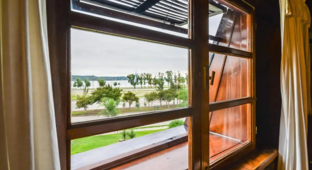 Полулюкс Portal del Lago Hotel