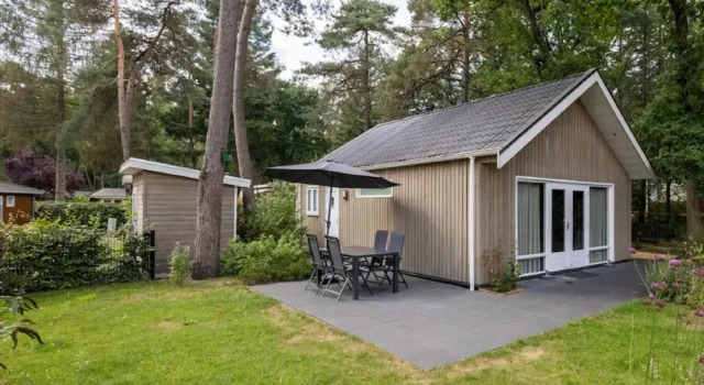 Бунгало Forest Lodge in Nature With Pond Views