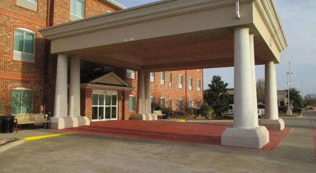 Кровать в общем номере Best Western Plus Waxahachie Inn & Suites