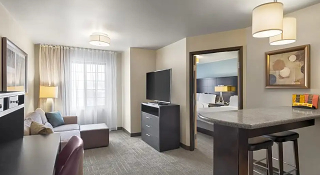 Четырёхместный номер Standard c 1 комнатой Staybridge Suites Midvale by IHG