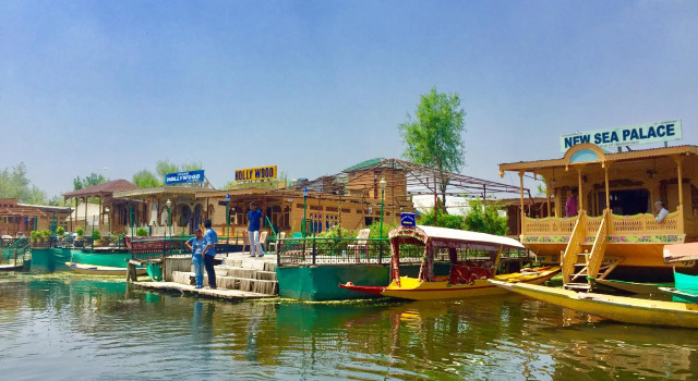 Номер Deluxe New Sea Palace Houseboats