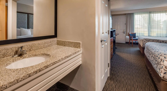 Четырёхместный номер Standard с видом на внутренний двор Americinn by Wyndham Birch Run - Frankenmuth