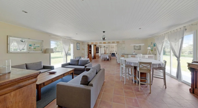 Villa With 5 Bedrooms in Saint-germain-d'esteuil, With Private Pool, E, Réserver Villa Saint-Germain-d'Esteuil Road of the Medoc Wines