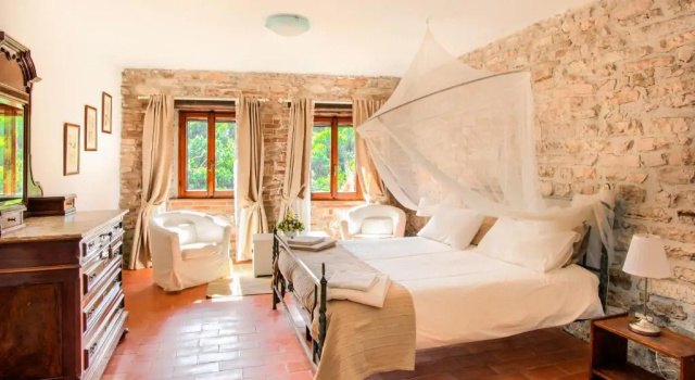 Canapegna Village - private villas and 2 pools in the heart of Le Marche, Rezervovat Hotel Hotely v Fabriano s bazénem, Bazén