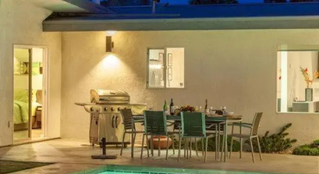 Desert Chill 5 Bedrooms 4 Bathrooms Home, Забронировать Отель Отели Палм-Спрингса 3 звезды, рядом с Palm Springs Mall Shopping Center, 3*