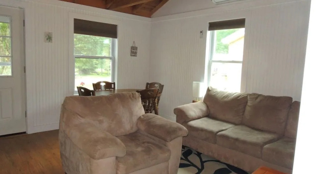 Shorelands Guest Resort and Cottages, Varaa Matkakoti Hotellit New England uima-altaalla, Uima-allas