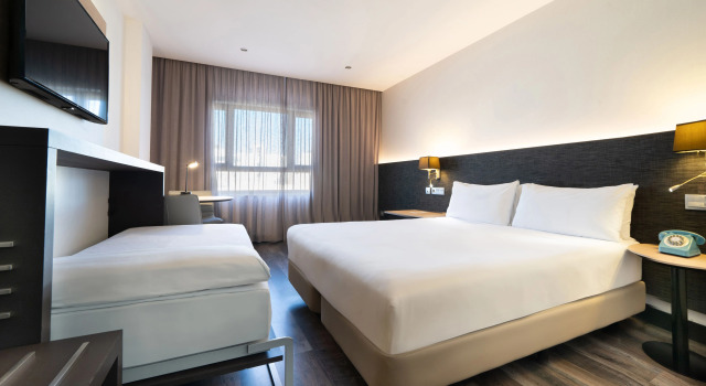 Трёхместный номер Standard Hotel Cádiz Paseo del Mar, Affiliated by Meliá