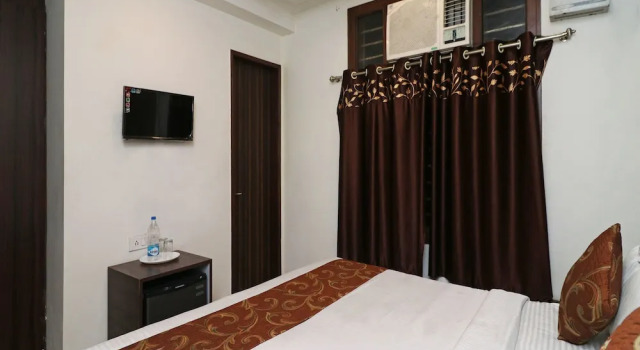 OYO 11648 CP Residency