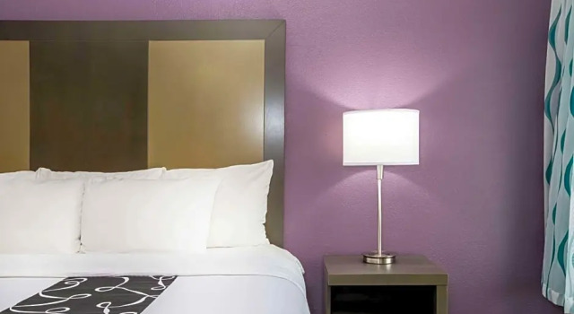 Номер Standard La Quinta Inn by Wyndham Davenport & Conference Center