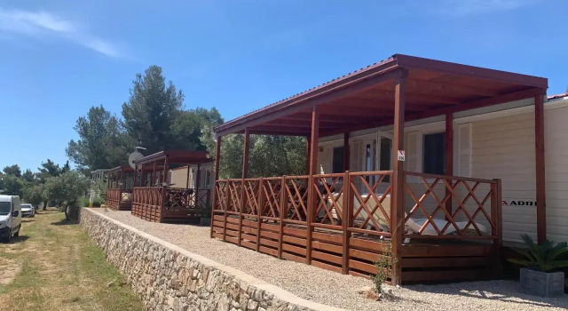 Three Sisters Mobile Homes Murter, Забронировать Отель Езера Murter Island
