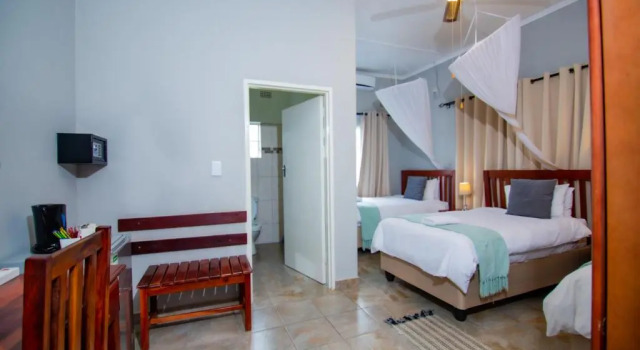 Трёхместный номер Standard Dzimbahwe Guest Lodge