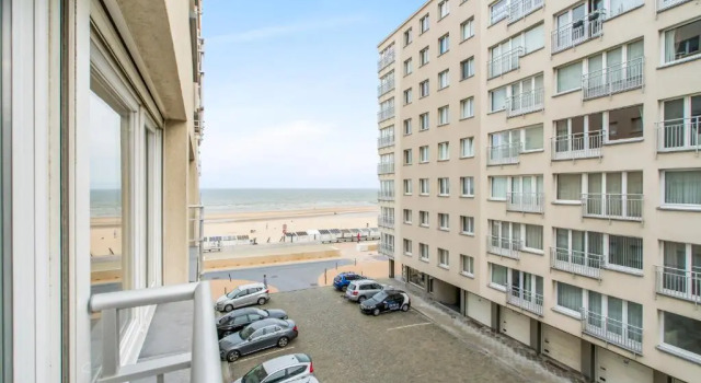 Апартаменты Modern and bright seaside app w seaview & terrace
